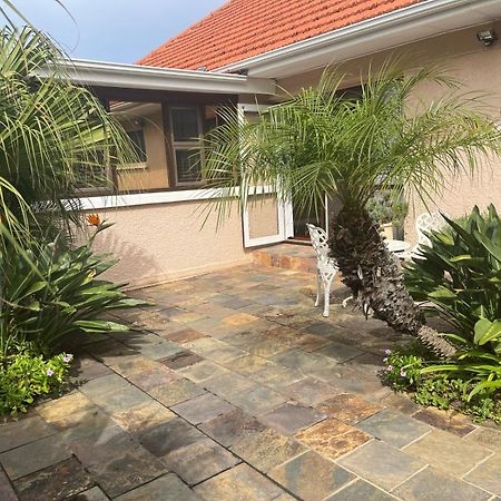 At Sta-Plus Guest House Port Elizabeth Exterior foto