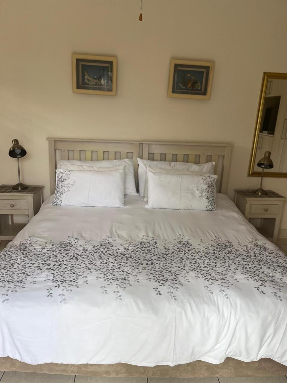 At Sta-Plus Guest House Port Elizabeth Exterior foto