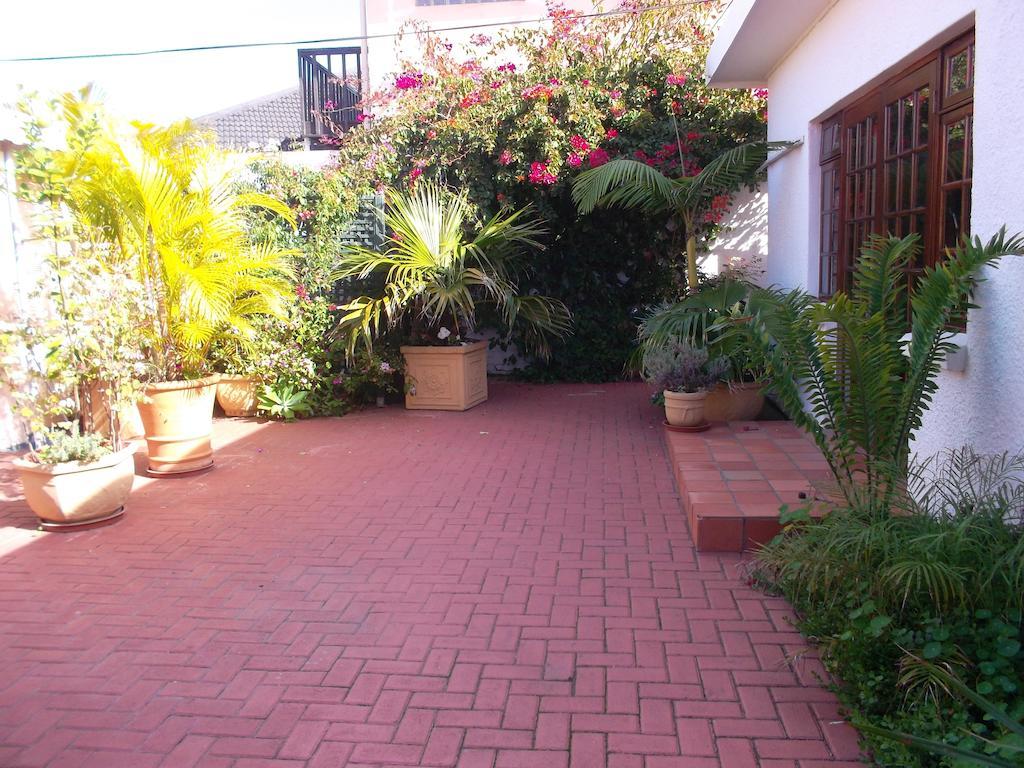 At Sta-Plus Guest House Port Elizabeth Exterior foto