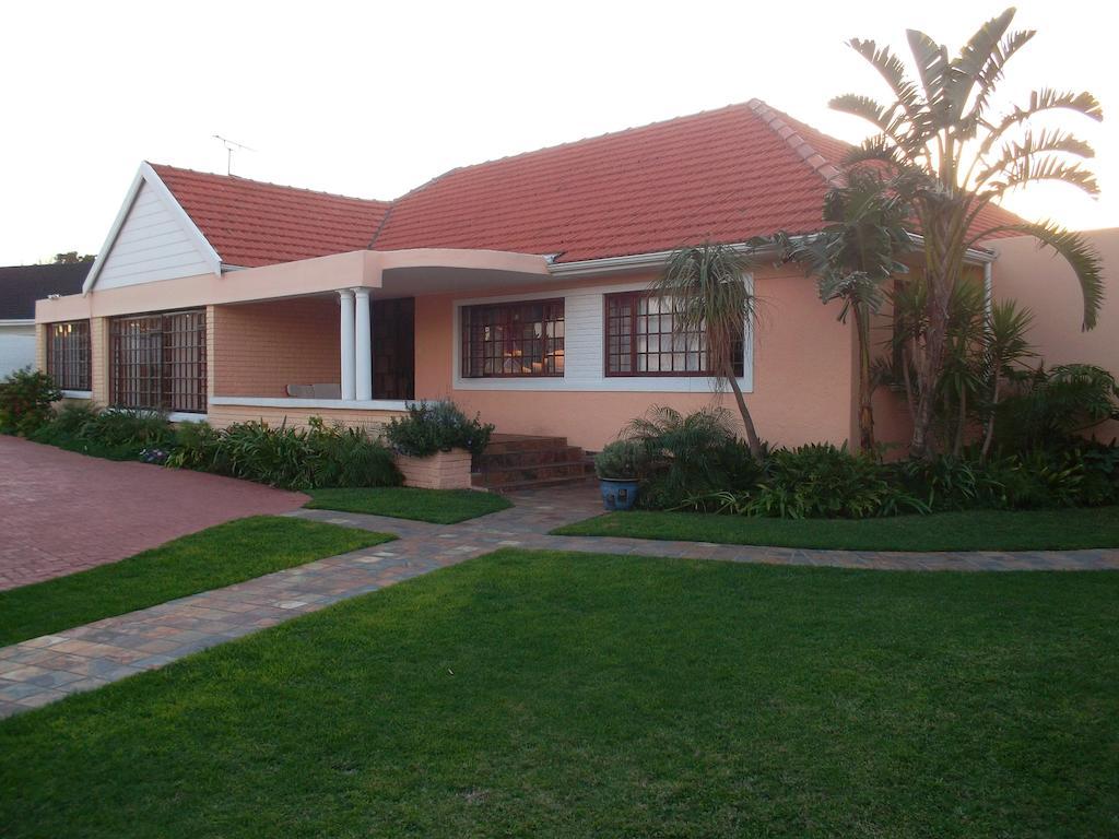 At Sta-Plus Guest House Port Elizabeth Exterior foto